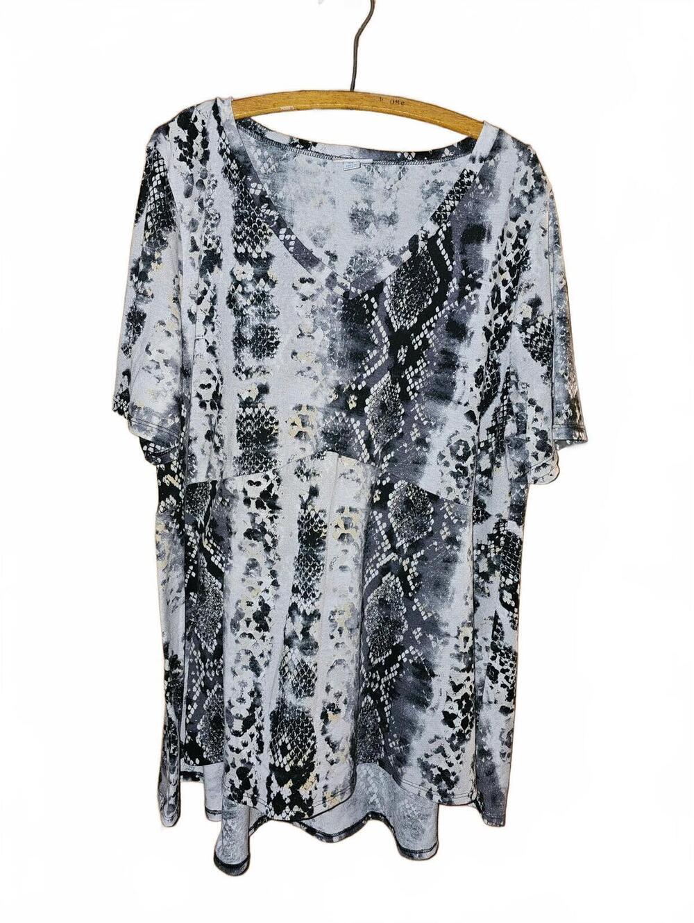 LuLaRoe Carly XL Black White Gray Snakeskin Print High Low Swing Dress
